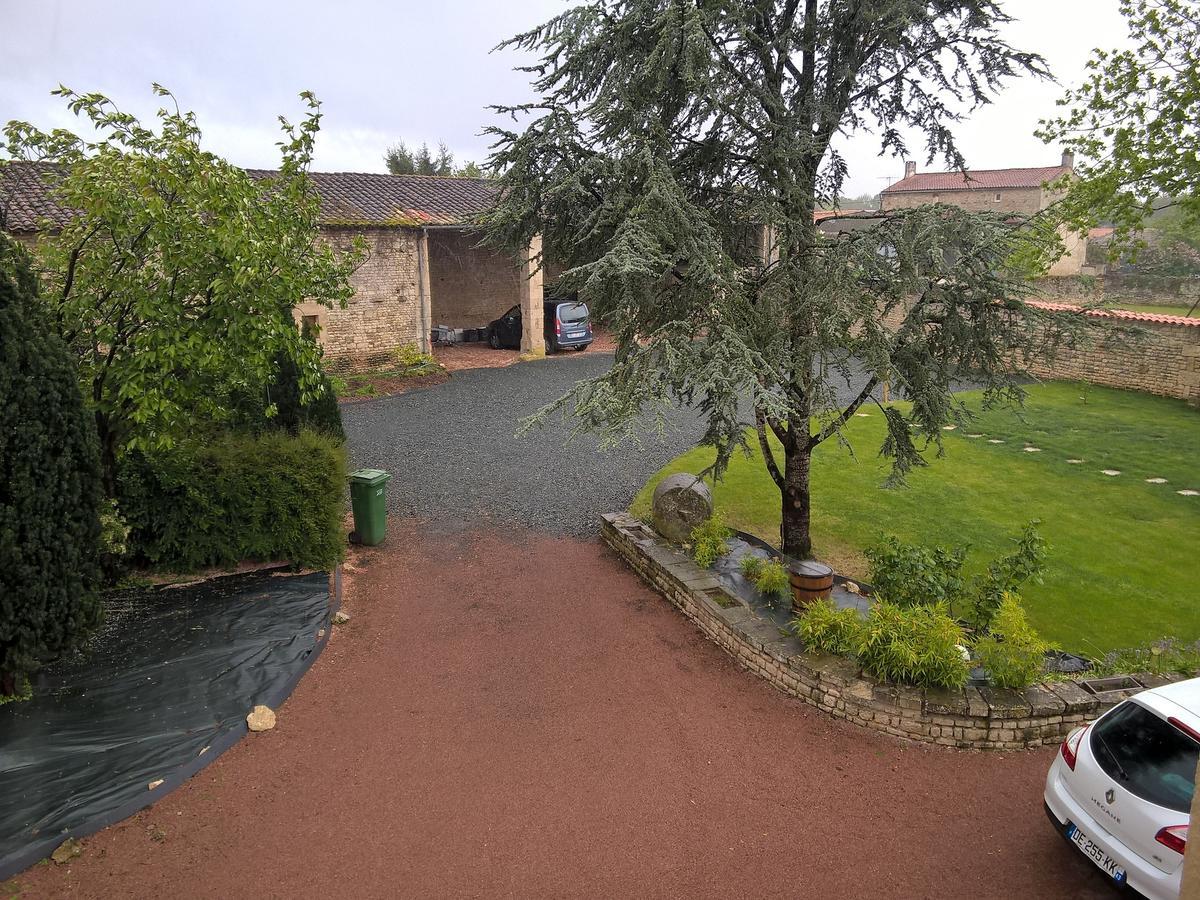 Entre Marais Et Gatine Bed & Breakfast Saint-Pompain Екстериор снимка